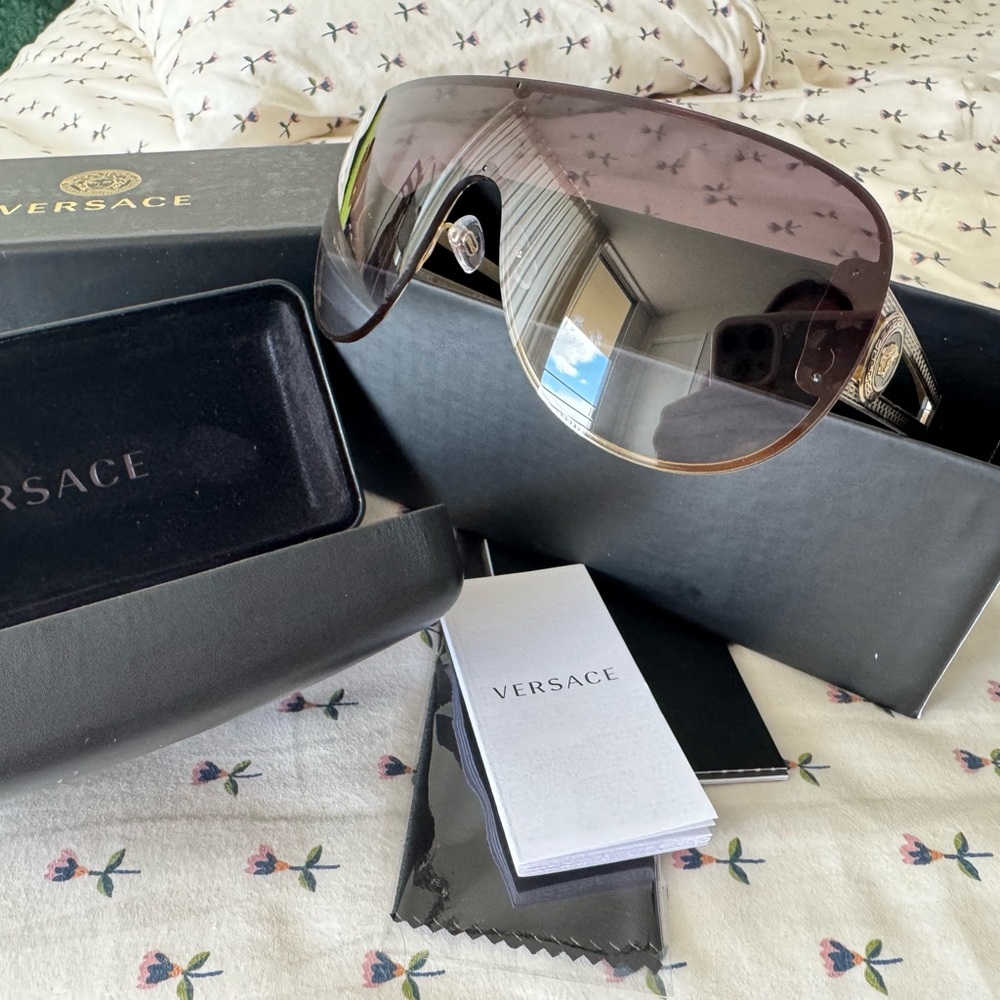 Full Packaging VERSACE Pilot Sunglasses 41mm - Picture 6 of 9
